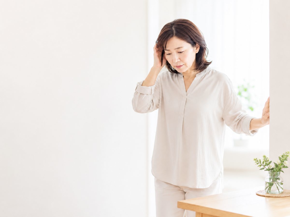 めまいに悩む女性